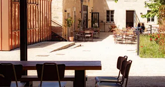 Une Table à Coureilles