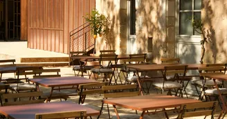 Une Table à Coureilles
