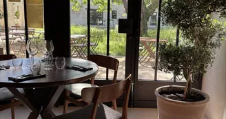 Une Table à Coureilles